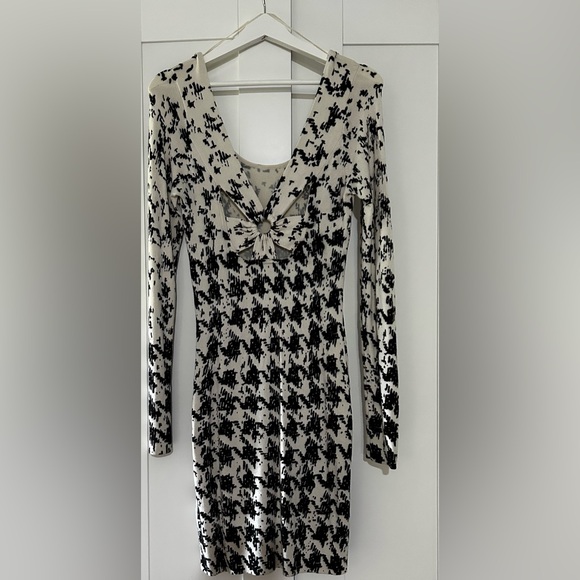 📚 GUESS black and white patterns long sleeve dress - Picture 4 of 5